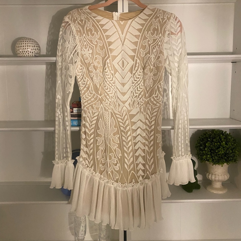 Vici Dolls: white mini dress, long sleeves, white overlay
